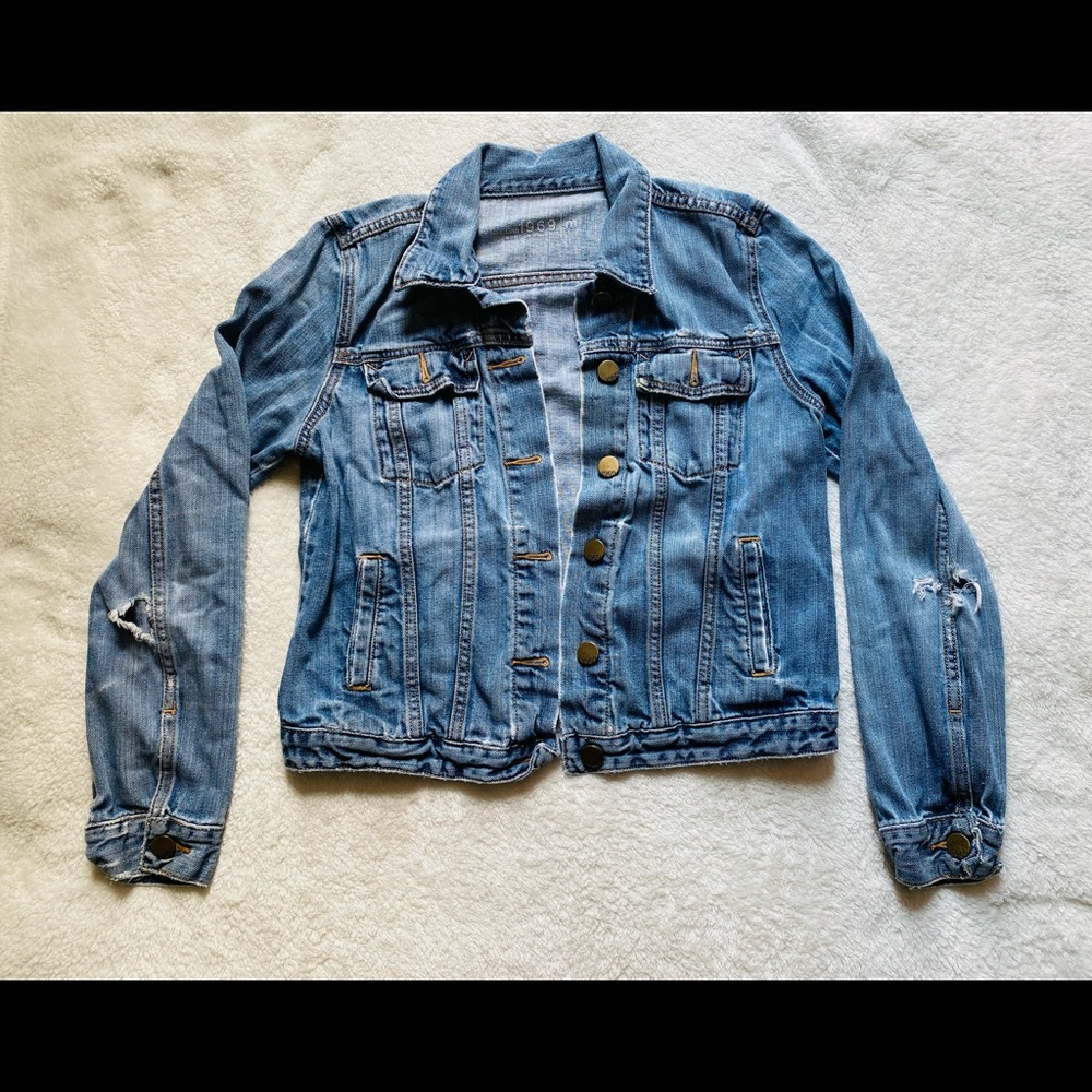 GAP distressed denim jacket M